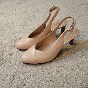 Clarks Women's Slingback Heel Nude Size 8.5